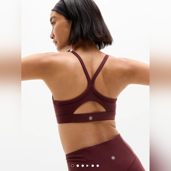 NWT Athleta Vital Bra A-C Size Medium In Garnet - Picture 1 of 4